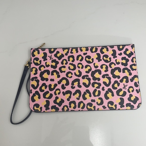 ❌SOLD❌ Louis Vuitton Wild At Heart Pouch - Picture 2 of 3